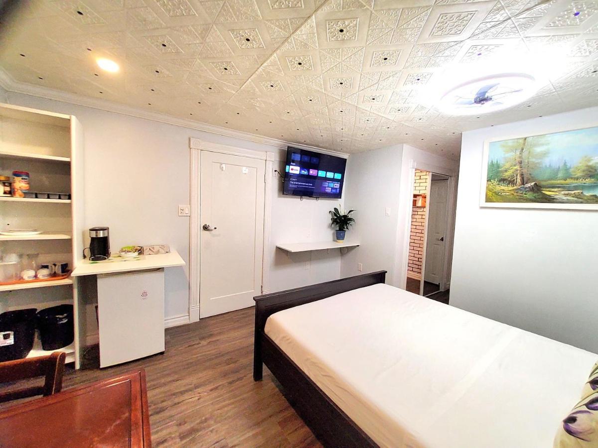 Renovated Cozy Bedroom With Private Washroom Toronto Eksteriør billede