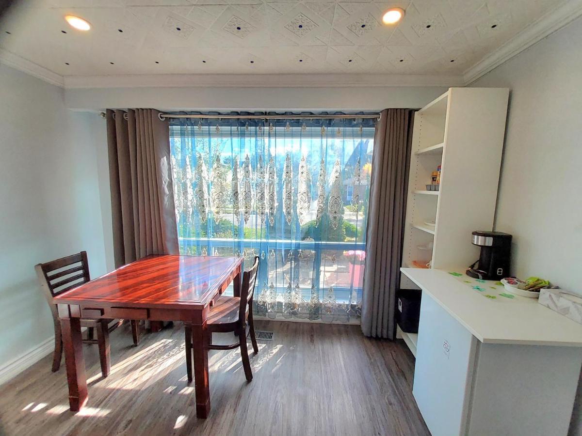 Renovated Cozy Bedroom With Private Washroom Toronto Eksteriør billede