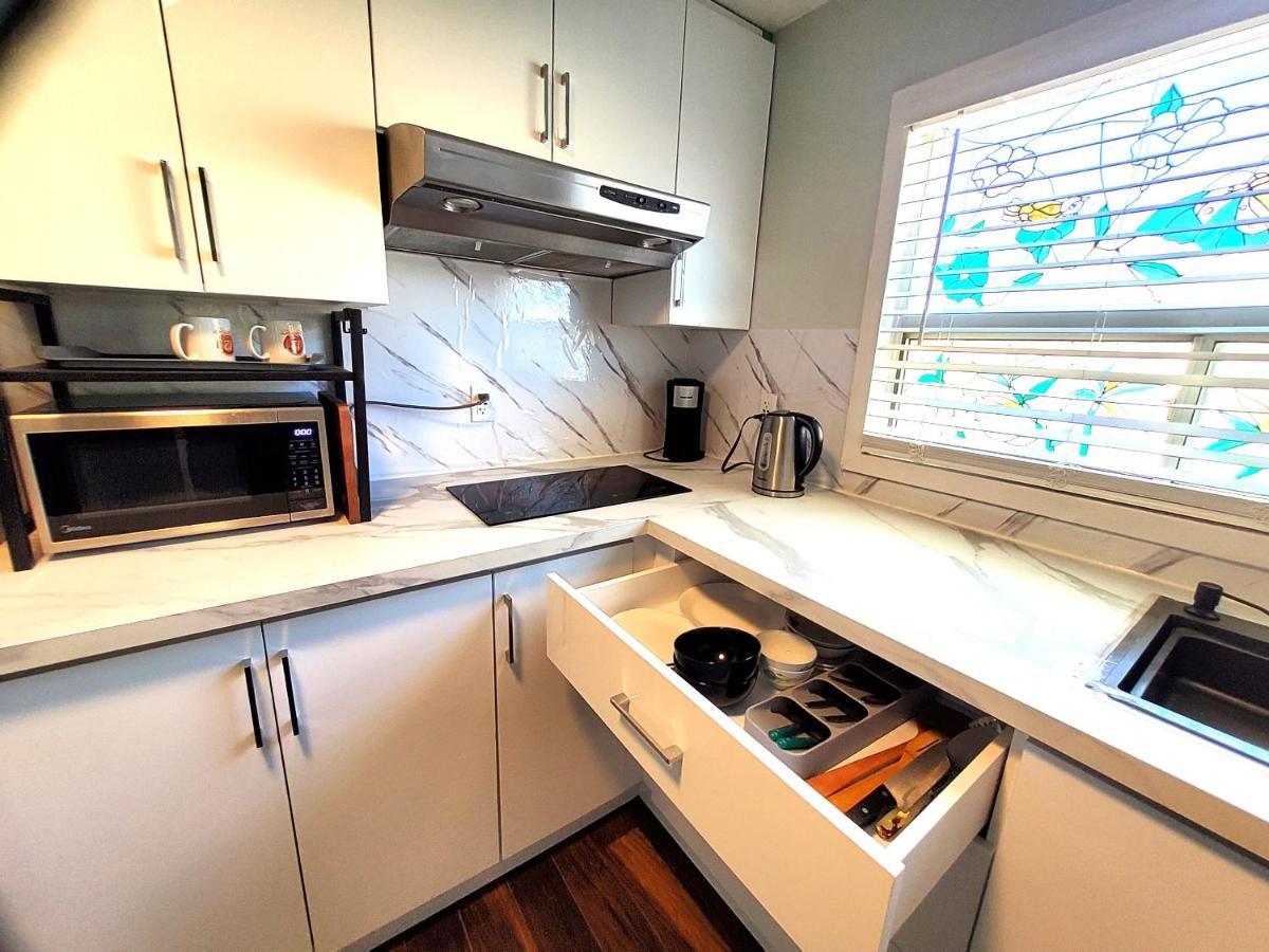 Renovated Cozy Bedroom With Private Washroom Toronto Eksteriør billede