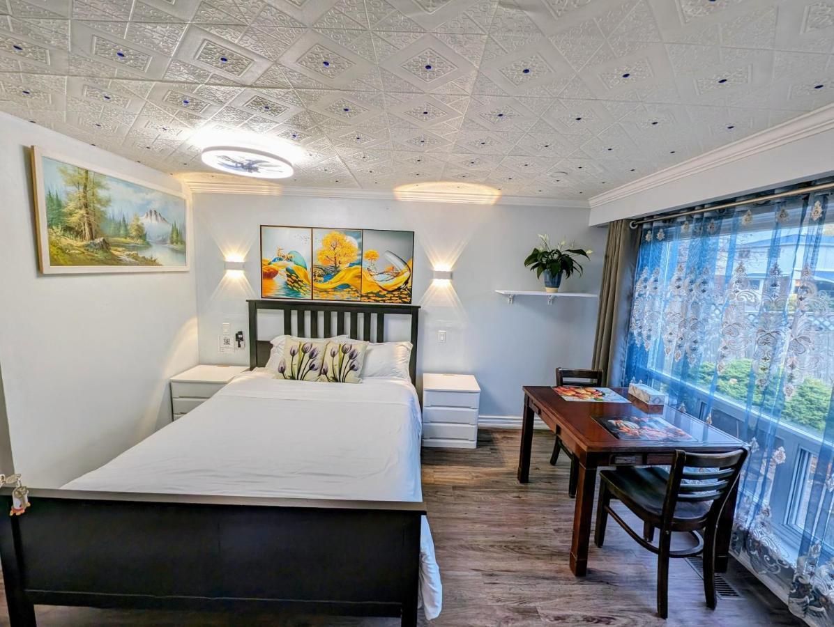 Renovated Cozy Bedroom With Private Washroom Toronto Eksteriør billede